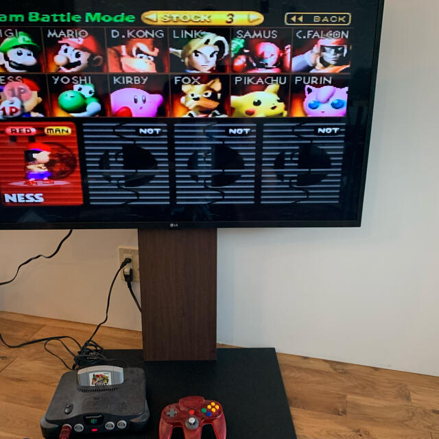 NINTENDO 64(ニンテンドウ64)の【動作確認済】ニンテンドー64 本体 コントローラー4つ　スマブラ付 エンタメ/ホビーのゲームソフト/ゲーム機本体(家庭用ゲーム機本体)の商品写真