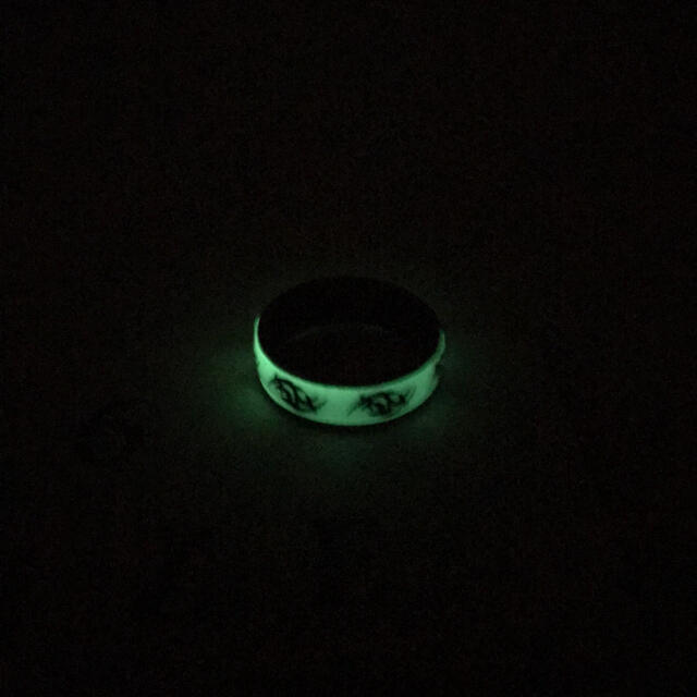 暗闇で光るデザインリング　16号 メンズのアクセサリー(リング(指輪))の商品写真