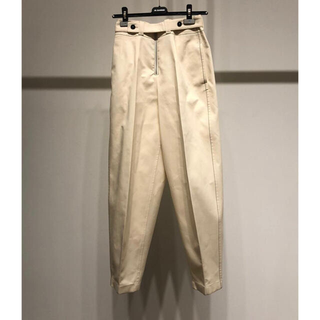 Jil Sander(ジルサンダー)の限定特価！新品【JIL SANDER ジル・サンダー】ダーツアンクル パンツ レディースのパンツ(クロップドパンツ)の商品写真