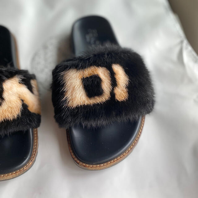 FENDI ファー サンダル メンズ