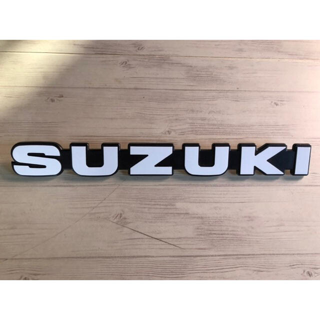 スズキ(スズキ)のスズキ 純正 ジムニー JA11 1型 SUZUKI エンブレム ナット付  自動車/バイクの自動車(車外アクセサリ)の商品写真