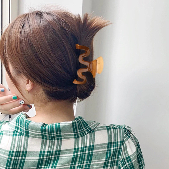 うにょうにょクリアヘアクリップ〰︎お色は5色あります〰︎ レディースのヘアアクセサリー(バレッタ/ヘアクリップ)の商品写真