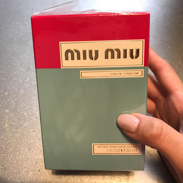 miumiu(ミュウミュウ)の♡様専用ページ miumiu 香水30ml コスメ/美容の香水(香水(女性用))の商品写真