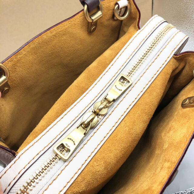 COACH(コーチ)の【日本限定発売】COACH ティーローズ ローグ25 レディースのバッグ(ハンドバッグ)の商品写真