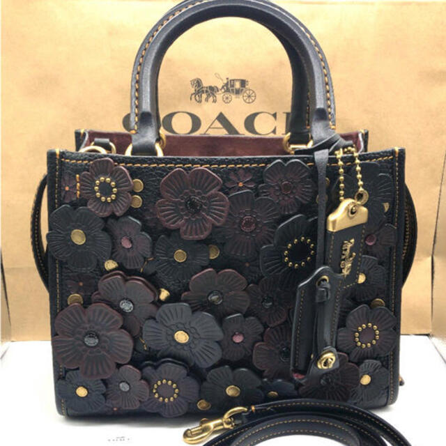 【日本限定発売】新品・未使用 COACH ティーローズ ローグ25 | フリマアプリ ラクマ 【日本限定発売】新品・未使用 COACH ティーローズ ローグ25 | フリマアプリ ラクマ