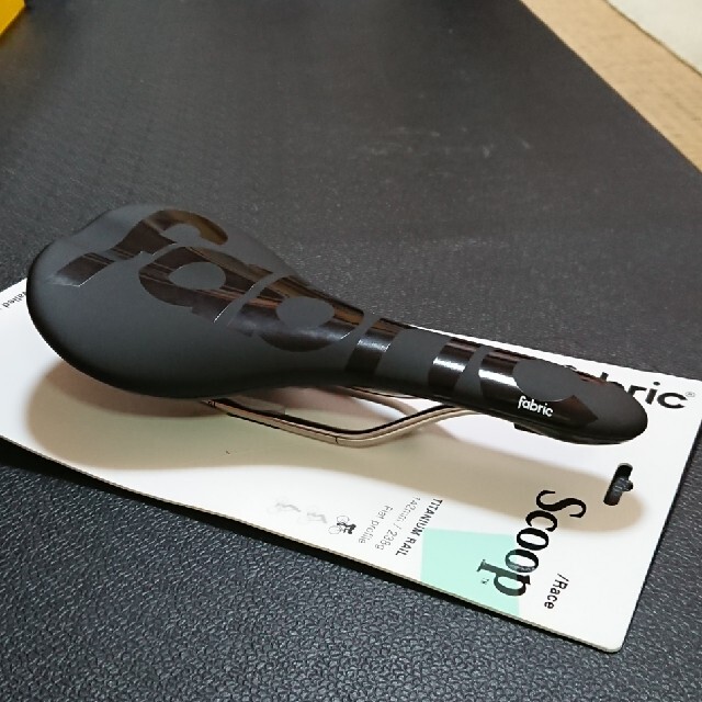 ファブリック新品サドル Fabric Scoop Race Team Flat自転車