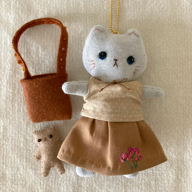 102 刺繍スカート猫さんと子猫のぬいぐるみチャームの通販 By Everyday S Shop ラクマ 102 刺繍スカート猫さんと子猫のぬいぐるみチャームの通販 By Everyday S Shop ラクマ