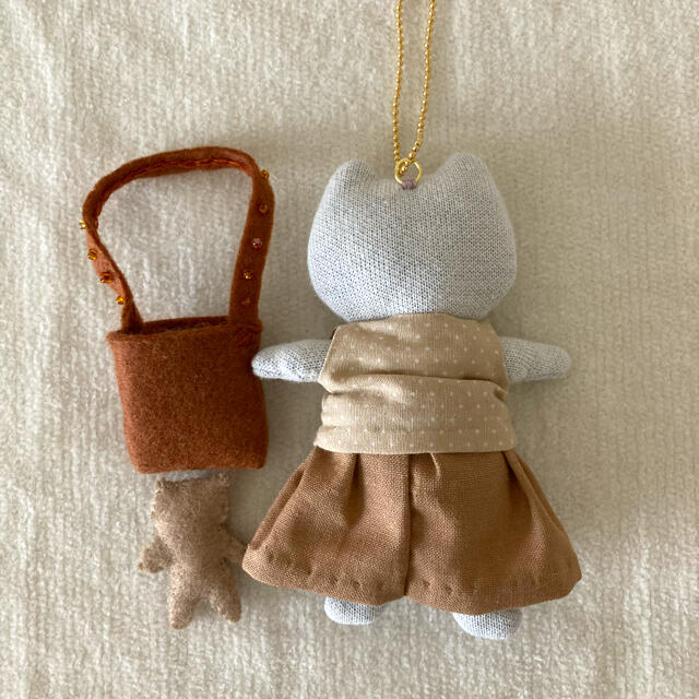 102 刺繍スカート猫さんと子猫のぬいぐるみチャームの通販 By Everyday S Shop ラクマ 102 刺繍スカート猫さんと子猫のぬいぐるみチャームの通販 By Everyday S Shop ラクマ