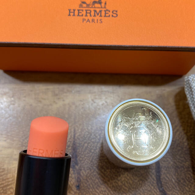 Hermes(エルメス)の専用☆ローズエルメス☆ローズ・アブリコテ☆リップバーム コスメ/美容のスキンケア/基礎化粧品(リップケア/リップクリーム)の商品写真