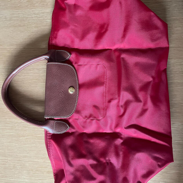 LONGCHAMP(ロンシャン)のロンシャン　コンパクトバック　レッド レディースのバッグ(トートバッグ)の商品写真