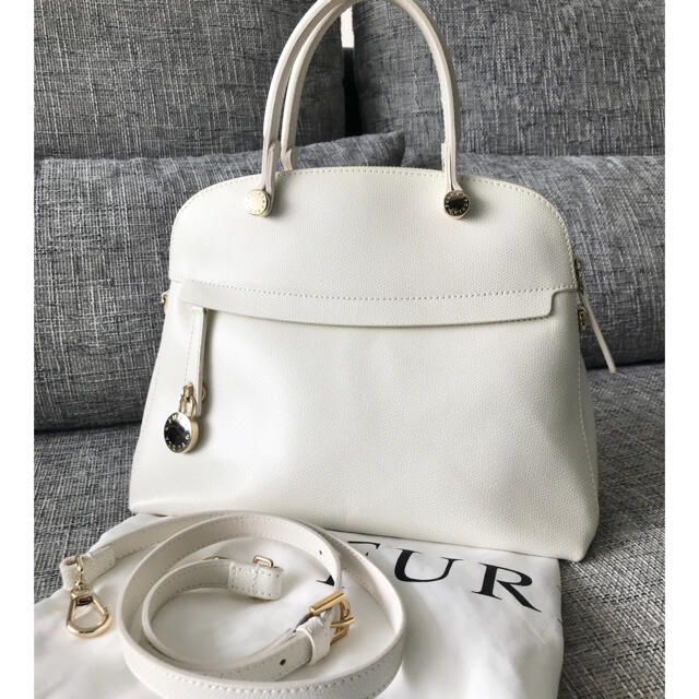 【美品】FURLA　PIPER 　 Mサイズ