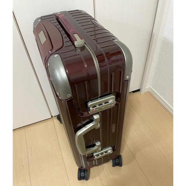 RIMOWA(リモワ)のリモワ 32L カルモナレッド レディースのバッグ(スーツケース/キャリーバッグ)の商品写真