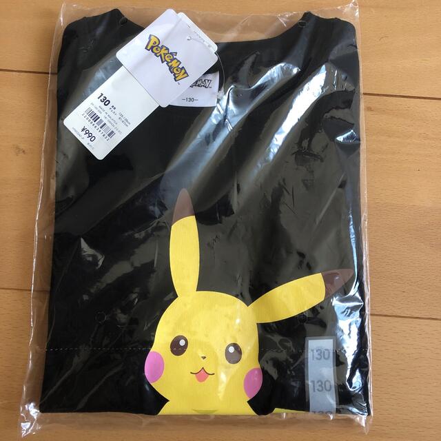 GU(ジーユー)のGU ポケモン　ピカチュウ　黒　130 キッズ/ベビー/マタニティのキッズ服男の子用(90cm~)(Tシャツ/カットソー)の商品写真