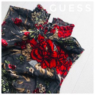 ゲス(GUESS)のタグ付き！未使用！guess ゲス　フラワー柄ノースリーブブラウス　花柄　xs(シャツ/ブラウス(半袖/袖なし))