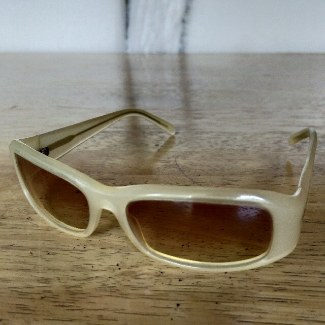PRADA(プラダ)のxp4morf様 専用 PRADA　サングラス　色褪せ　黄ばみあり メンズのファッション小物(サングラス/メガネ)の商品写真