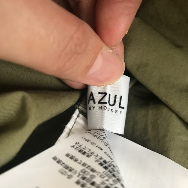 AZUL by moussy(アズールバイマウジー)のアズールバイマウジー ブラウス カーキ シャツ  レディースのトップス(シャツ/ブラウス(長袖/七分))の商品写真