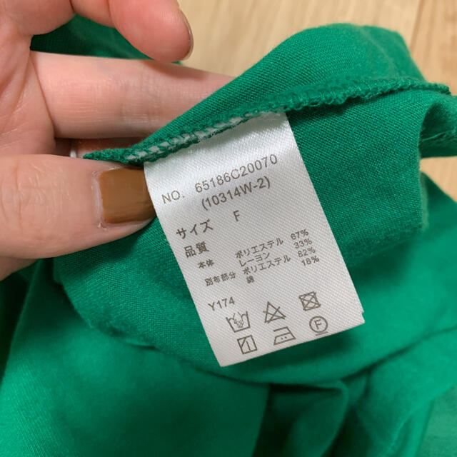 ZARA(ザラ)のTシャツ カットソー トップス　グリーン メンズのトップス(Tシャツ/カットソー(半袖/袖なし))の商品写真