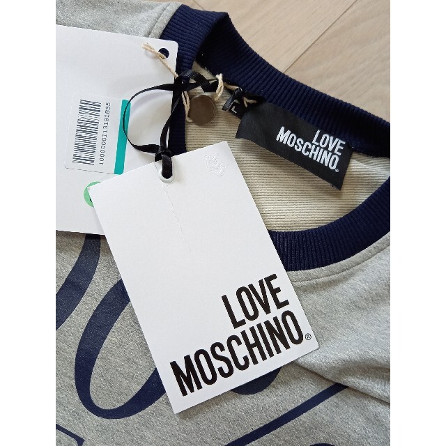 MOSCHINO(モスキーノ)のラブモスキーノ　スウェット　トレーナー　オーバーサイズ レディースのトップス(トレーナー/スウェット)の商品写真