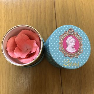 ラデュレ(LADUREE)のLADUREE チーク　ピンク　バラの形(チーク)