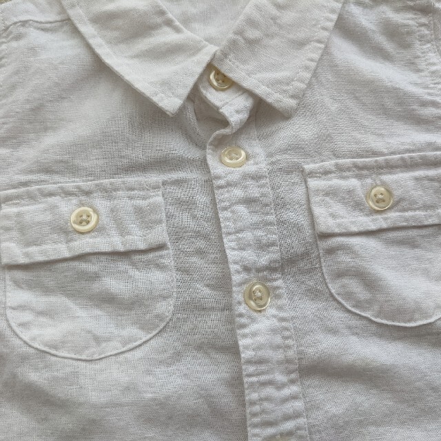 babyGAP(ベビーギャップ)のGAP 90 白シャツ パンツ キッズ/ベビー/マタニティのキッズ服男の子用(90cm~)(Tシャツ/カットソー)の商品写真
