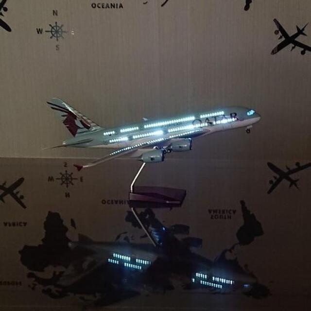 模型飛行機 カタール航空 LED点灯 1/157 スタンド付 飛行機 航空機の