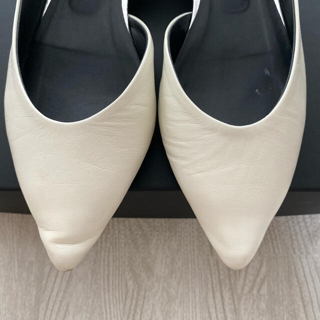 ESTNATION(エストネーション)のHENRI EN VARGO Danna パンプス　白　シルバー レディースの靴/シューズ(ハイヒール/パンプス)の商品写真