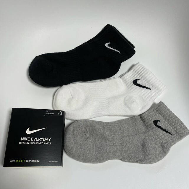 NIKE(ナイキ)のS サイズ NIKE ナイキ ソックス 靴下 3足組     21 〜 23 ㎝ レディースのレッグウェア(ソックス)の商品写真