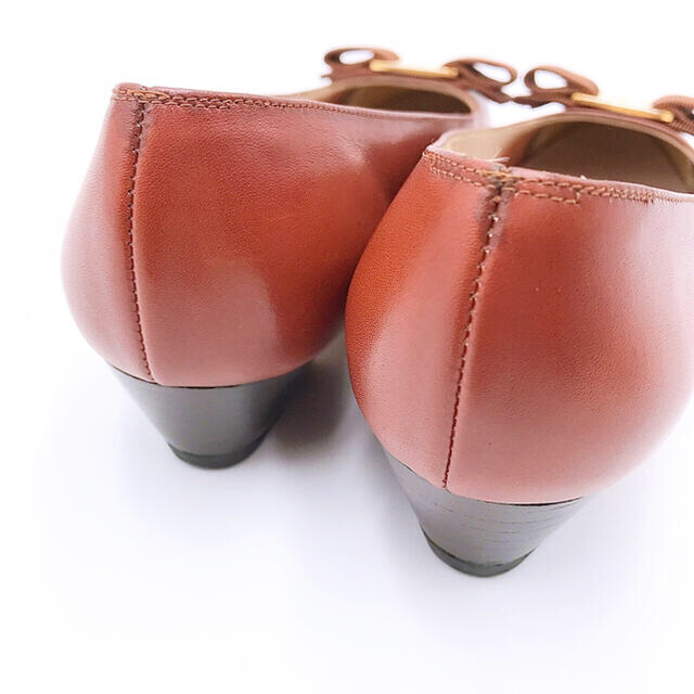 Salvatore Ferragamo(サルヴァトーレフェラガモ)のサルヴァトーレフェラガモ ヴァラ パンプス ブラウン 23cm 美品 レディースの靴/シューズ(ハイヒール/パンプス)の商品写真