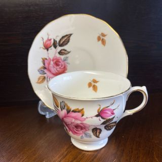 ロイヤルアルバート(ROYAL ALBERT)のイギリス  アンティーク　ロイヤルヴェール　カップソーサー　美品(グラス/カップ)