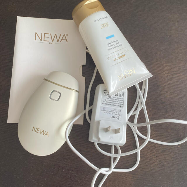 NEWAリフト 美顔器 パールホワイト リフトアップ