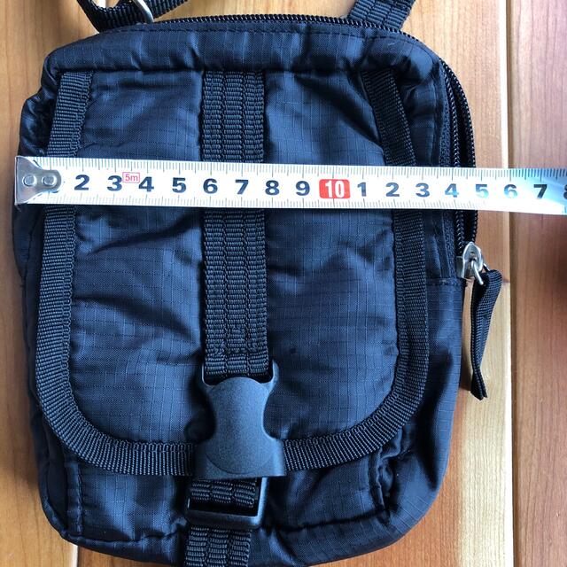 UNIQLO(ユニクロ)のミニショルダーバッグ　黒　ブラック　スマホケース　お散歩ポーチ メンズのバッグ(ショルダーバッグ)の商品写真