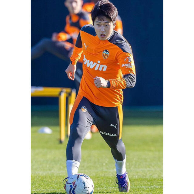 PUMA(プーマ)のヴァレンシア　20-21 トレーニングトップS スポーツ/アウトドアのサッカー/フットサル(ウェア)の商品写真