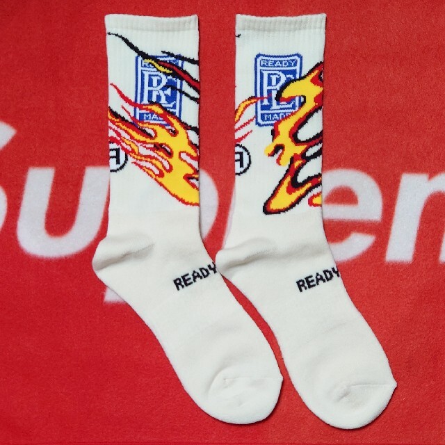 Supreme(シュプリーム)の1足★READYMADE 3P CREW SOCKS FIRE / WHITE メンズのレッグウェア(ソックス)の商品写真