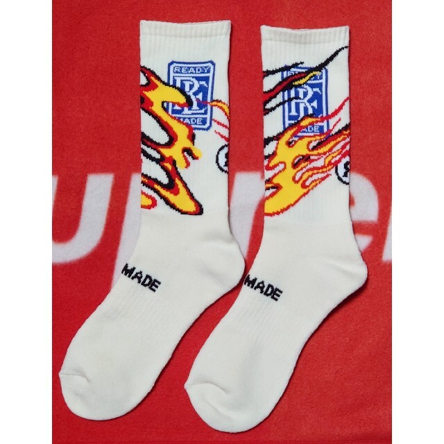 Supreme(シュプリーム)の1足★READYMADE 3P CREW SOCKS FIRE / WHITE メンズのレッグウェア(ソックス)の商品写真