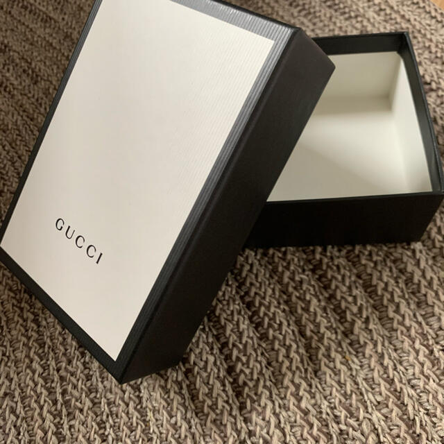 GUCCI 二つ折り財布 空箱 レディースのバッグ(ショップ袋)の商品写真