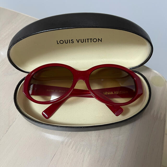 LOUIS VUITTON(ルイヴィトン)の【人気商品】ルイヴィトン　サングラス　レッド レディースのファッション小物(サングラス/メガネ)の商品写真