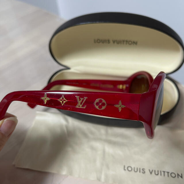 LOUIS VUITTON(ルイヴィトン)の【人気商品】ルイヴィトン　サングラス　レッド レディースのファッション小物(サングラス/メガネ)の商品写真