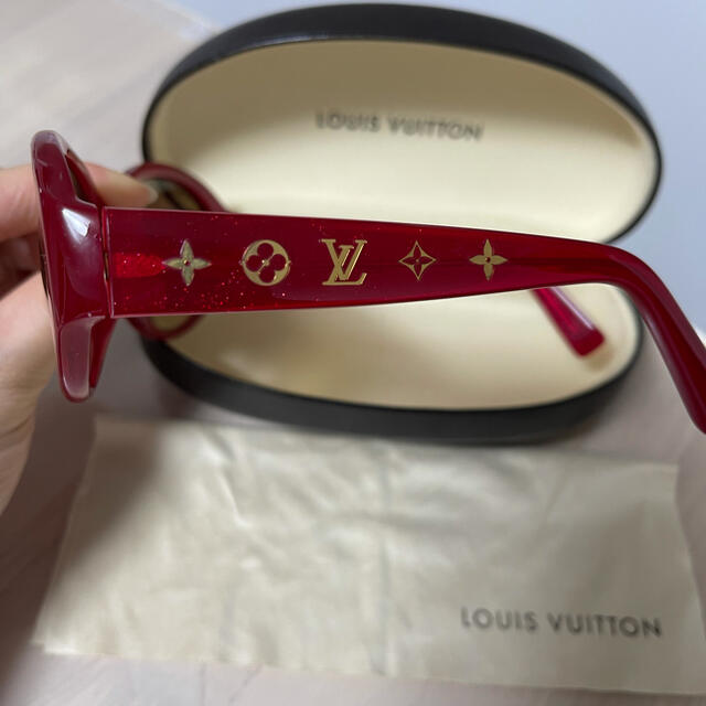 LOUIS VUITTON(ルイヴィトン)の【人気商品】ルイヴィトン　サングラス　レッド レディースのファッション小物(サングラス/メガネ)の商品写真