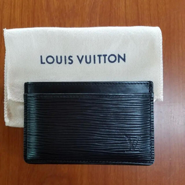 LOUIS VUITTON(ルイヴィトン)のLOUIS VUITTON ルイヴィトン　エピ　パスケース　カードケース メンズのファッション小物(名刺入れ/定期入れ)の商品写真