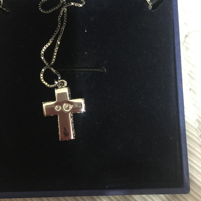美品 スワロフスキークロスネックレス