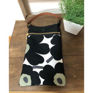 マリメッコ(marimekko)のスマホケース　スマホポーチ　かわいい！　ハンドメイド　マリメッコ  ウニッコ(ポーチ)