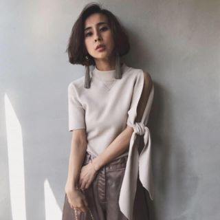 アメリヴィンテージ(Ameri VINTAGE)のAmeri VINTAGE ASYMMETRY KNOT SLEEVE KNIT(ニット/セーター)