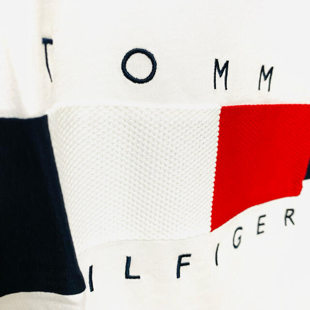 TOMMY HILFIGER(トミーヒルフィガー)のらぁ様専用　TOMMY HILFIGER トミーヒルフィガー ロゴ tシャツＬ レディースのトップス(Tシャツ(半袖/袖なし))の商品写真