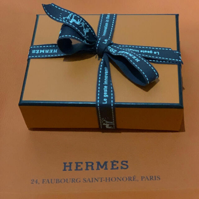 Hermes(エルメス)の新品エルメス20年4月14日購入•ブックマーク濃ピンク•アザンタ•ユリスに最強 レディースのアクセサリー(その他)の商品写真