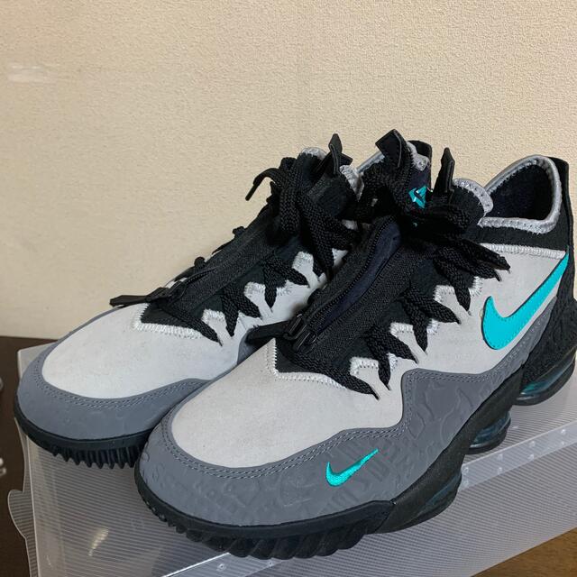 atmos(アトモス)のNike lebron Xbox low ac wolf 27.5cm メンズの靴/シューズ(スニーカー)の商品写真