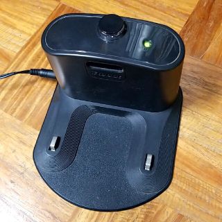 アイロボット(iRobot)のルンバ 充電器(ホームベース)とアダプター(掃除機)