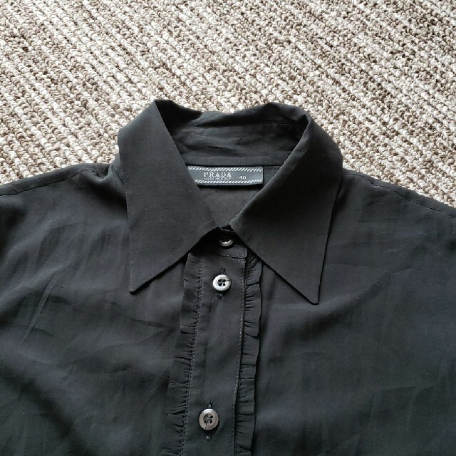 PRADA(プラダ)のプラダ　シルクブラウス　黒 レディースのトップス(シャツ/ブラウス(半袖/袖なし))の商品写真