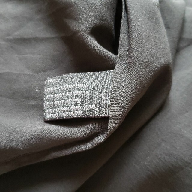 PRADA(プラダ)のプラダ　シルクブラウス　黒 レディースのトップス(シャツ/ブラウス(半袖/袖なし))の商品写真