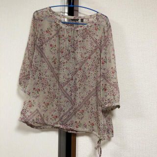 ユニクロ(UNIQLO)のユニクロ　L 花柄シースルー5分袖　チュニック　裾紐(チュニック)