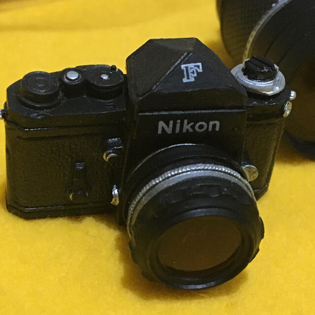 Nikon(ニコン)のNikon  F ミニチュア 白黒2台セット シルバー/ブラック 欠品なし スマホ/家電/カメラのカメラ(フィルムカメラ)の商品写真